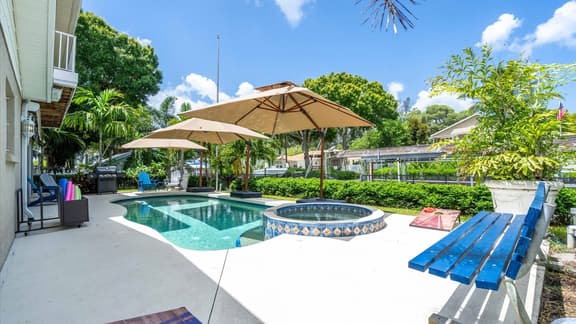 Waterfront, Boat Dock, Kayaks, Fishing, Pool, Spa, 4BR/9Beds